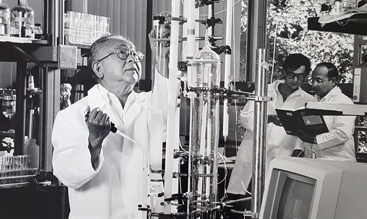 Food Research Institute scientist Hiroshi “Sugi” Sugiyama at work in the lab.