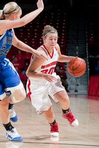 Nursing student Alyssa Karel on the court.