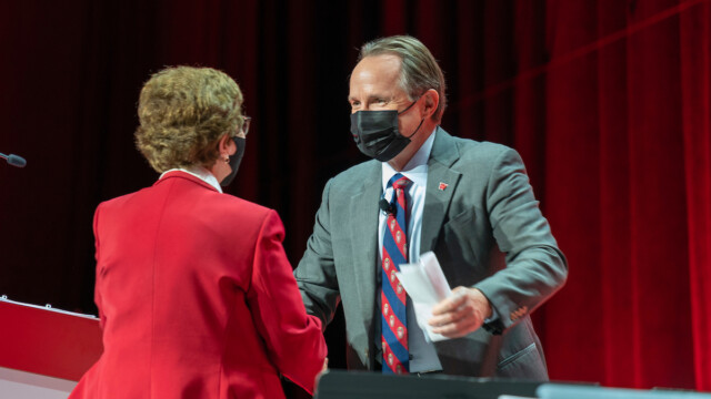 All Ways Forward AWF fundraising campaign Nicholas Recreation Center NIC Oct. 29, 2021, in Madison, Wis. (Photo © Andy Manis) Chancellor Rebecca Blank and Mike Knetter