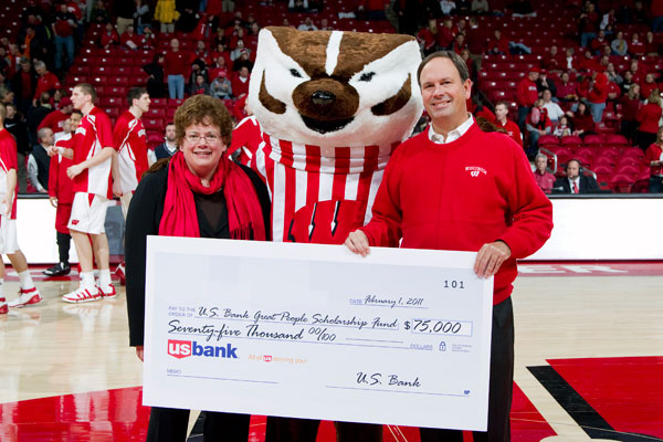 U.S. Bank’s Scott Lockard presents a check to Chancellor Biddy Martin for the U.S. Bank Great People Scholarship.
